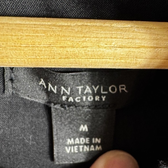 Ann Taylor Factory Embroidered Eyelet Ruffle Sleeveless Top, Black/White, Size M - Picture 4 of 11